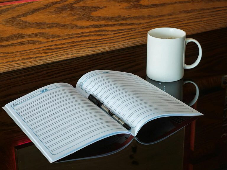 Beginner Guide to Journaling Every Day for a Happier Life